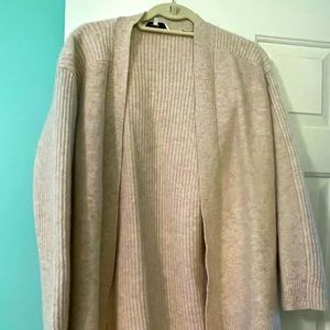 Beautiful thick cashmere Vince cardigan. Ribbed detail, neutral oatmeal color
